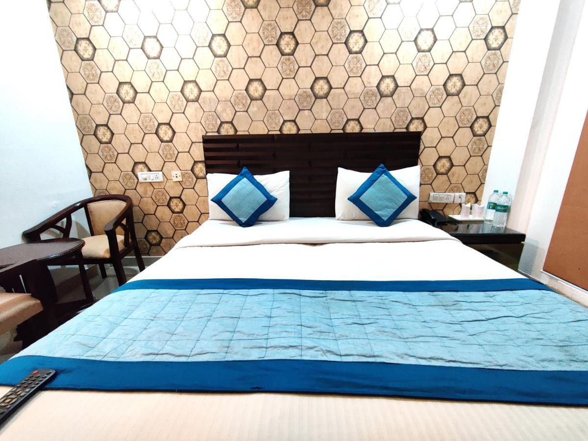 Stay At Hotel Pride, Delhi, Near Karol Bagh Metro Kültér fotó