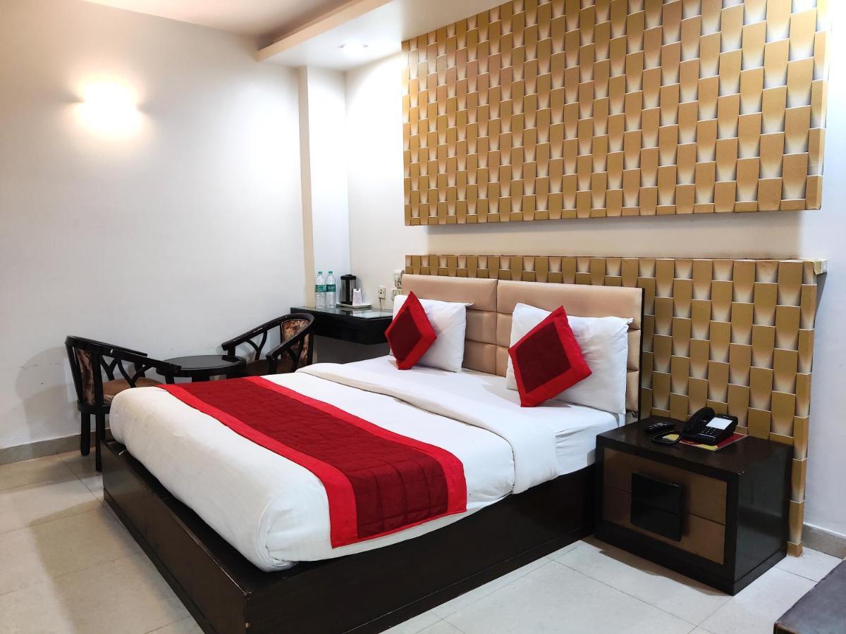 Stay At Hotel Pride, Delhi, Near Karol Bagh Metro Kültér fotó