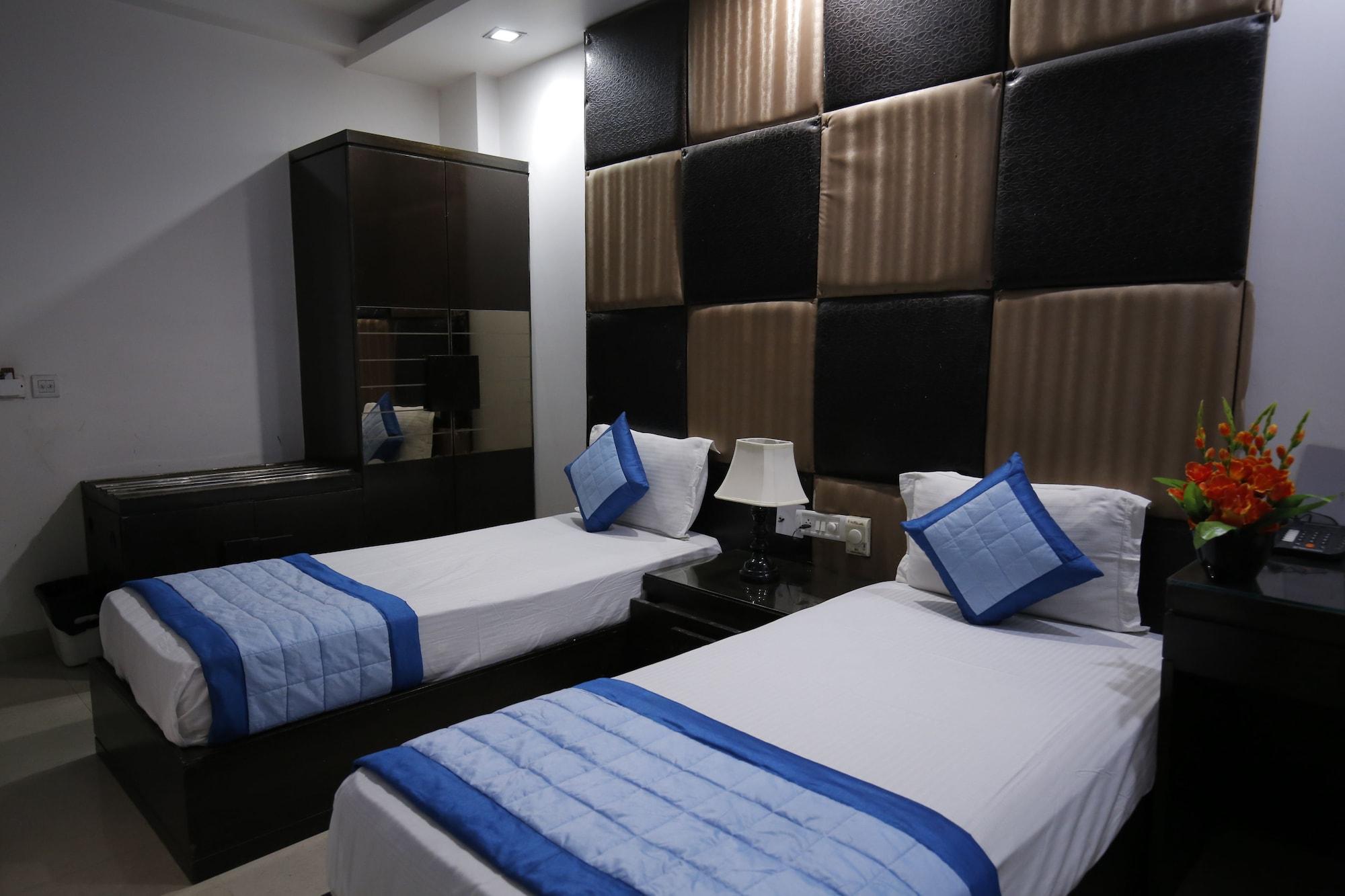 Stay At Hotel Pride, Delhi, Near Karol Bagh Metro Kültér fotó