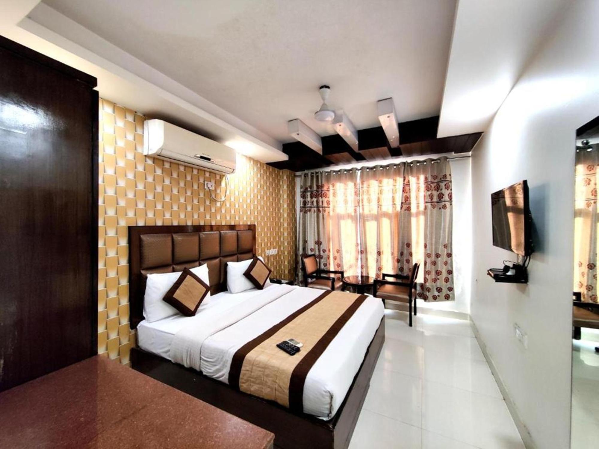 Stay At Hotel Pride, Delhi, Near Karol Bagh Metro Kültér fotó